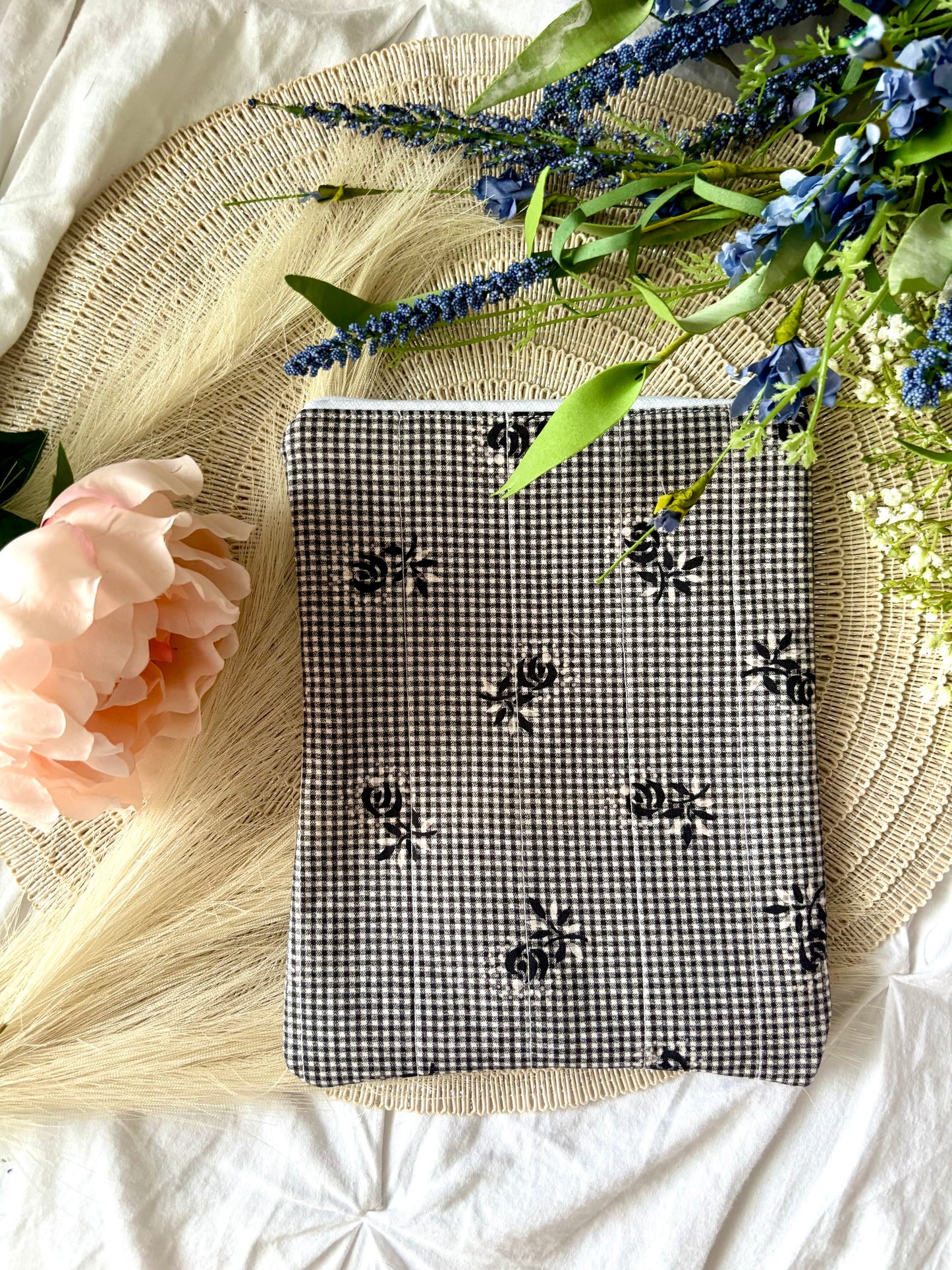 Sybil Kindle Sleeve